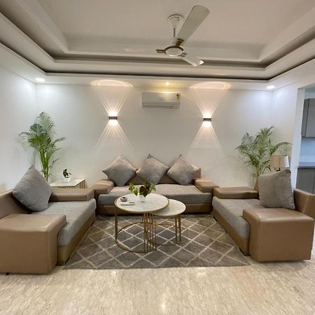 Bedchambers Serviced Apartments, Ardee City 구르가온 외부 사진