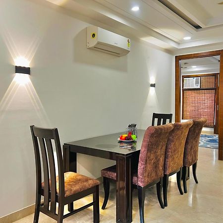 Bedchambers Serviced Apartments, Ardee City 구르가온 외부 사진