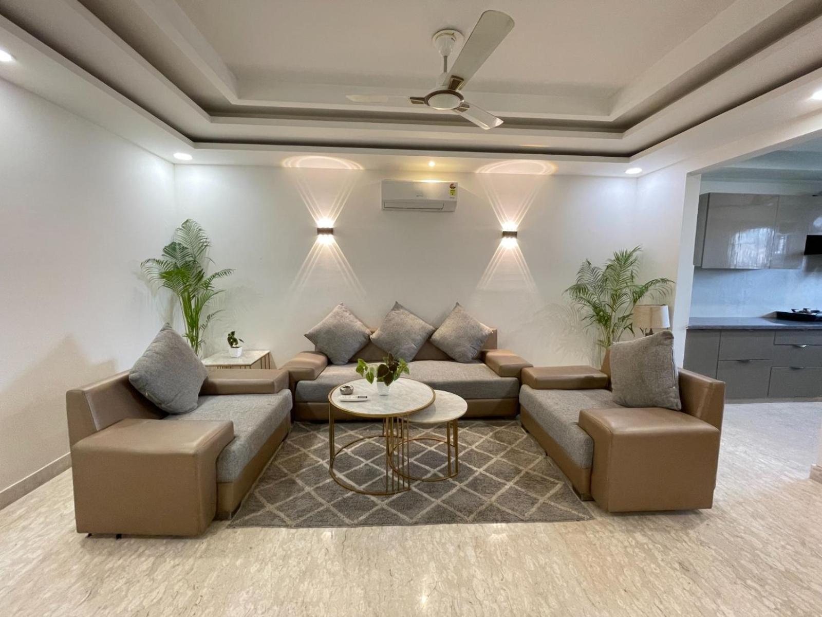 Bedchambers Serviced Apartments, Ardee City 구르가온 외부 사진