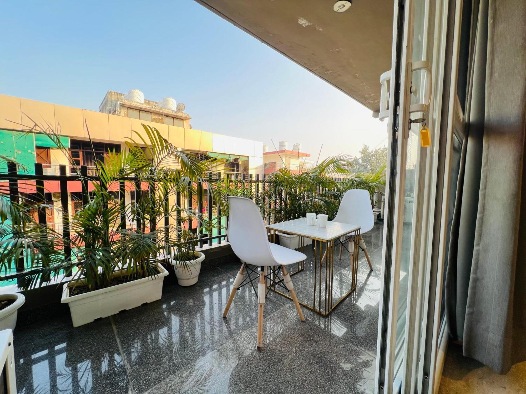 Bedchambers Serviced Apartments, Ardee City 구르가온 외부 사진