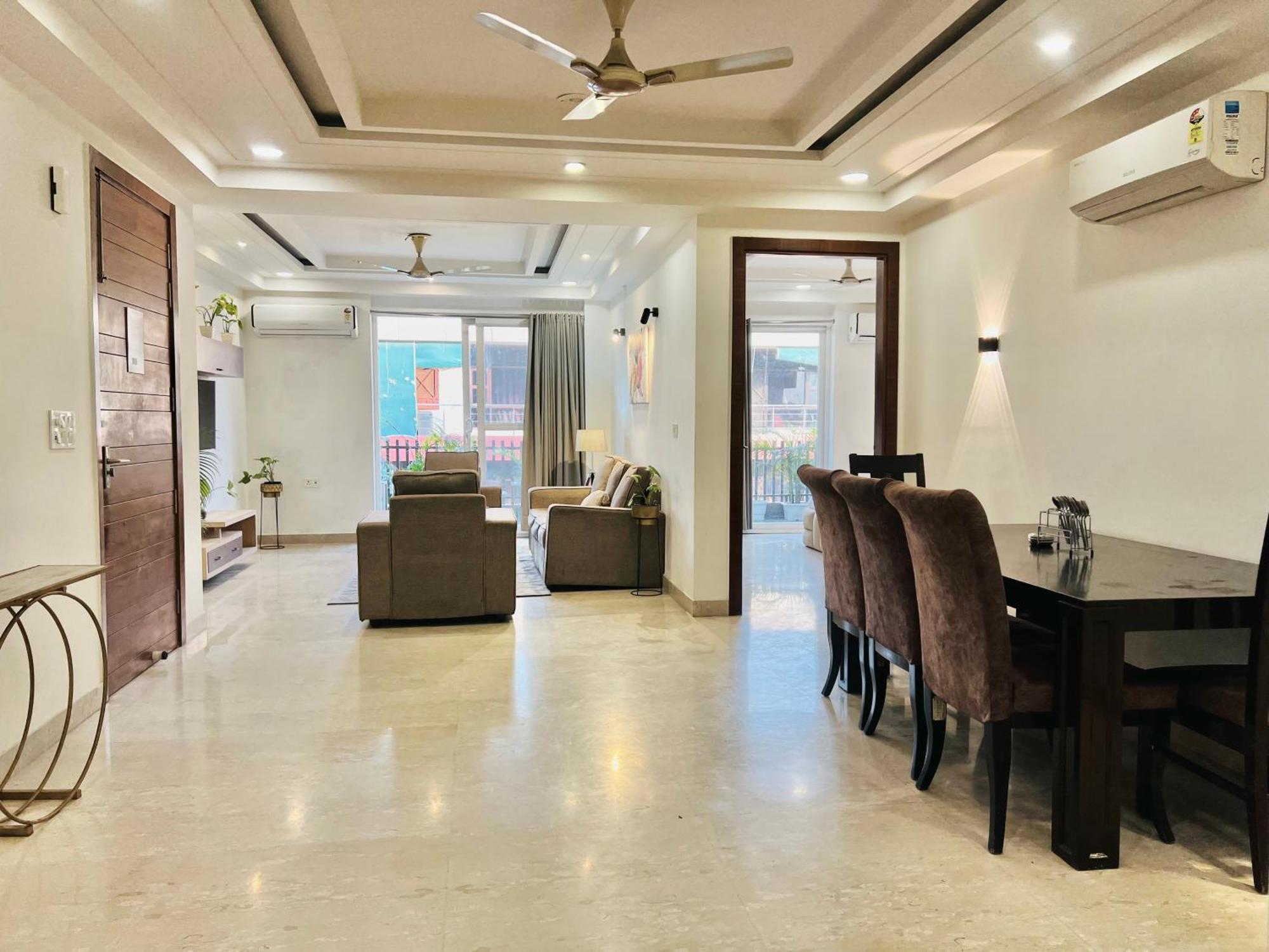 Bedchambers Serviced Apartments, Ardee City 구르가온 외부 사진