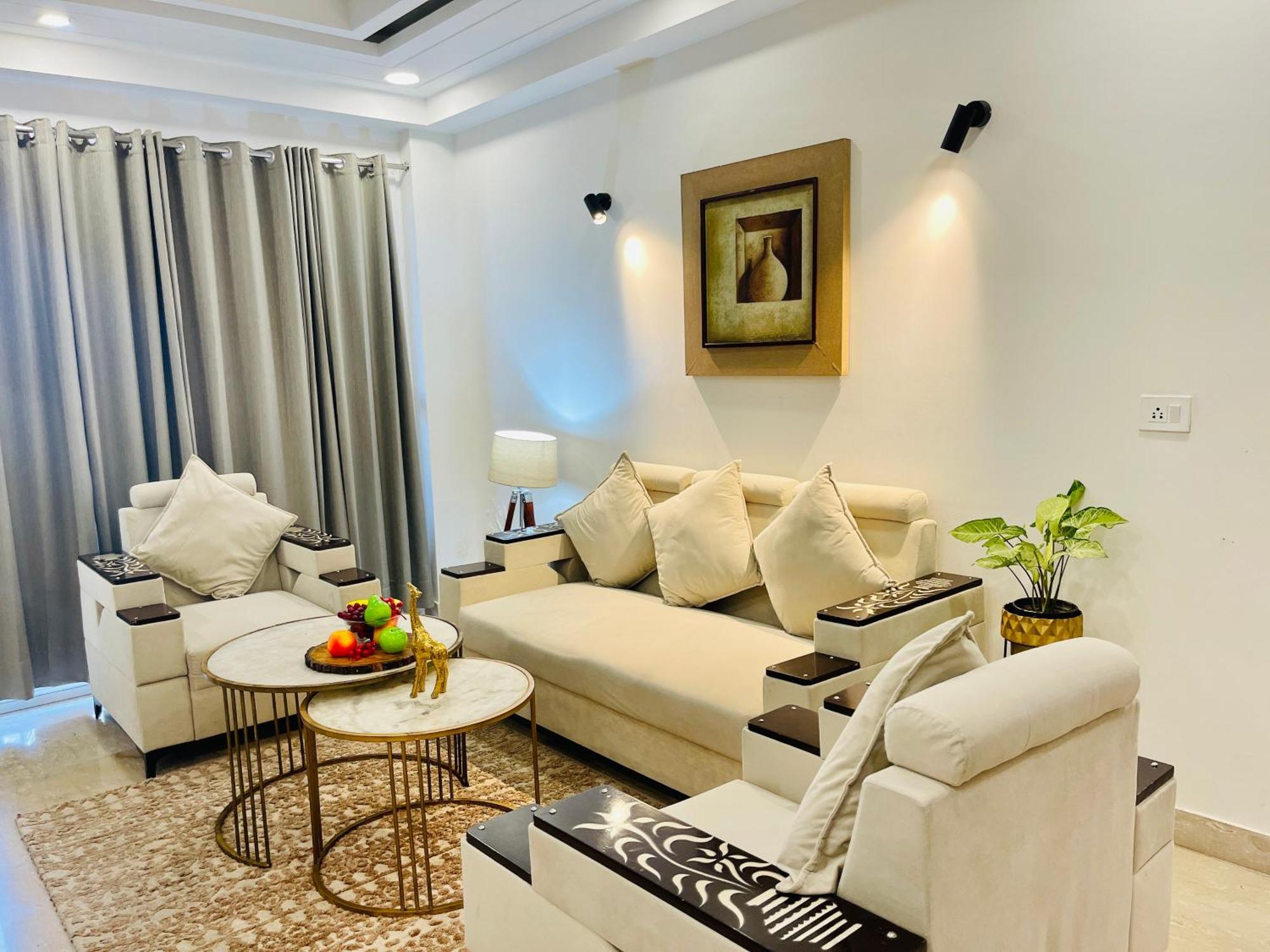 Bedchambers Serviced Apartments, Ardee City 구르가온 외부 사진