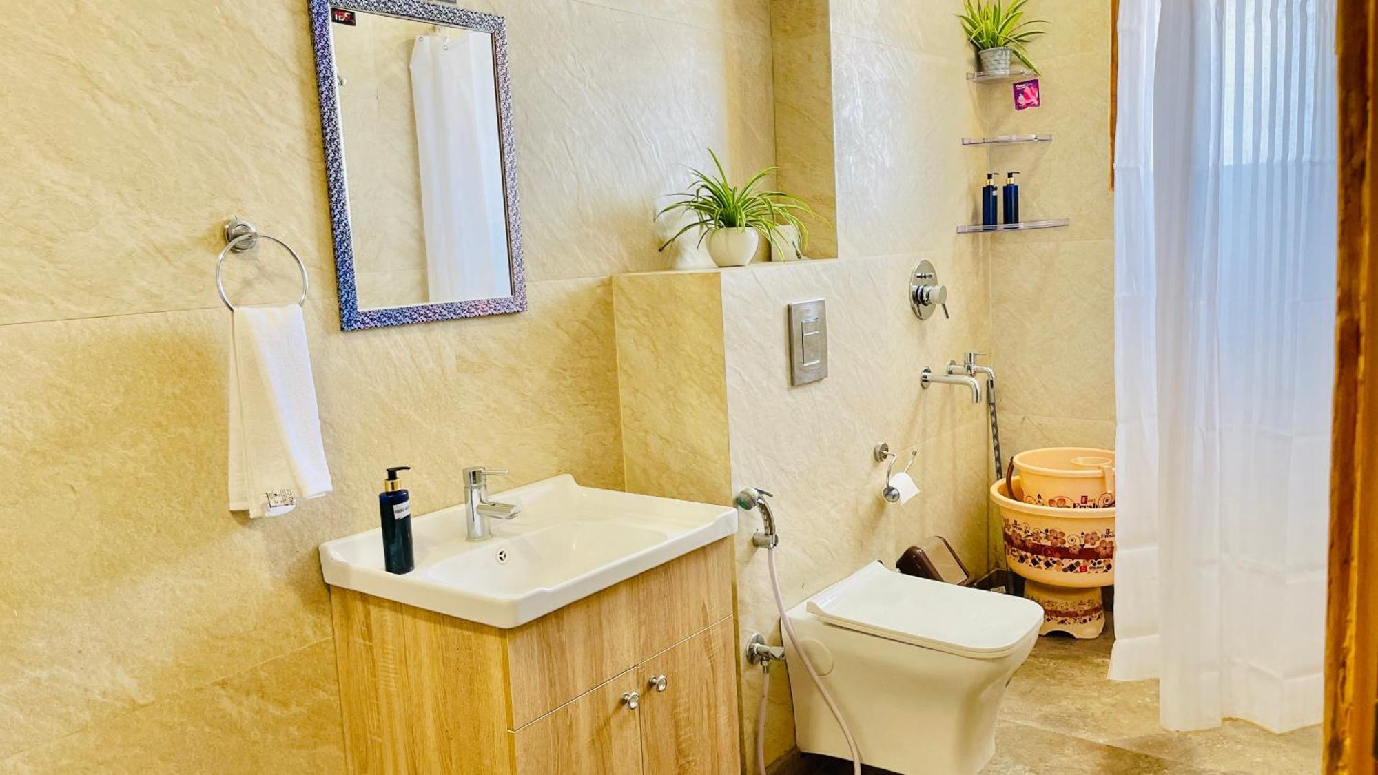 Bedchambers Serviced Apartments, Ardee City 구르가온 외부 사진