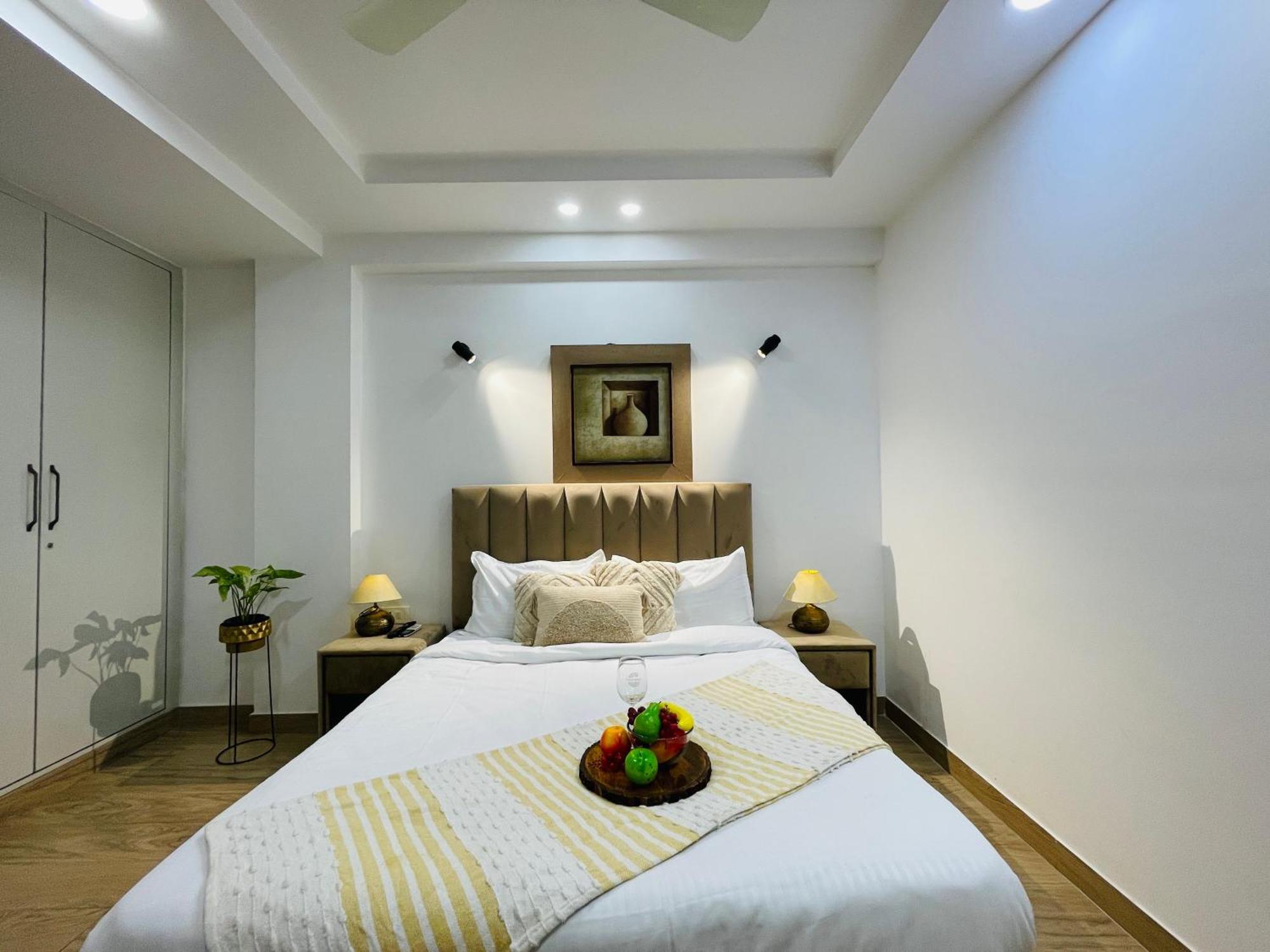 Bedchambers Serviced Apartments, Ardee City 구르가온 외부 사진