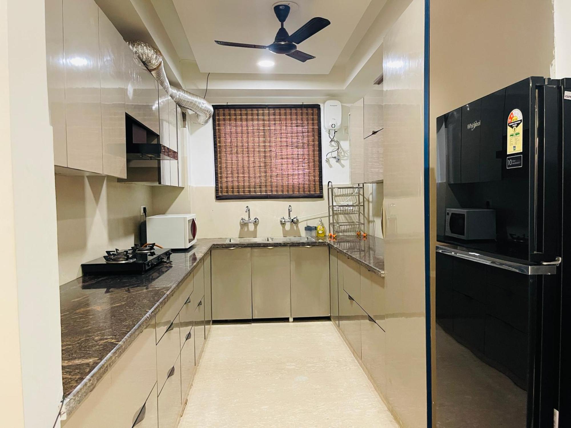 Bedchambers Serviced Apartments, Ardee City 구르가온 외부 사진
