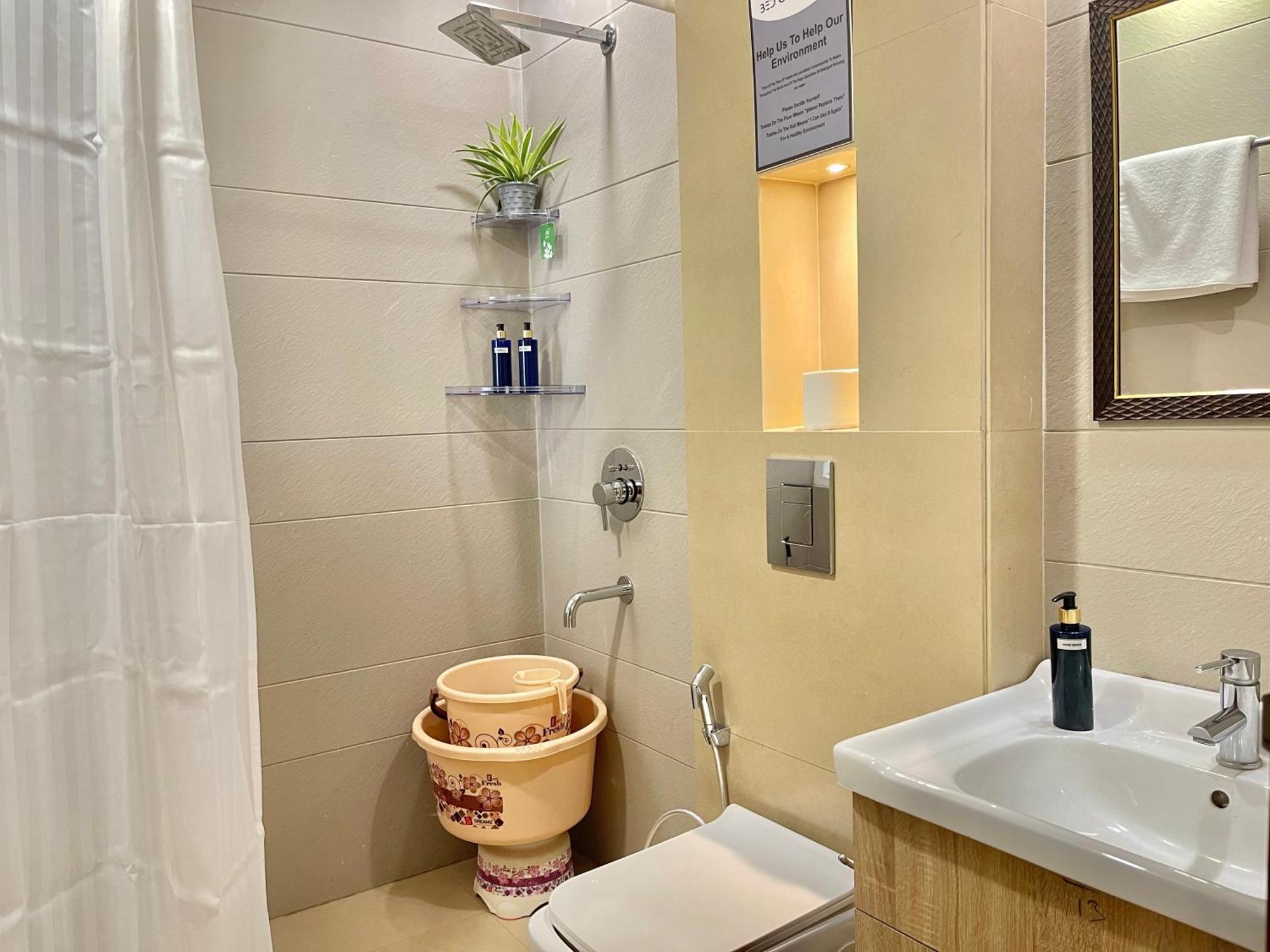 Bedchambers Serviced Apartments, Ardee City 구르가온 외부 사진