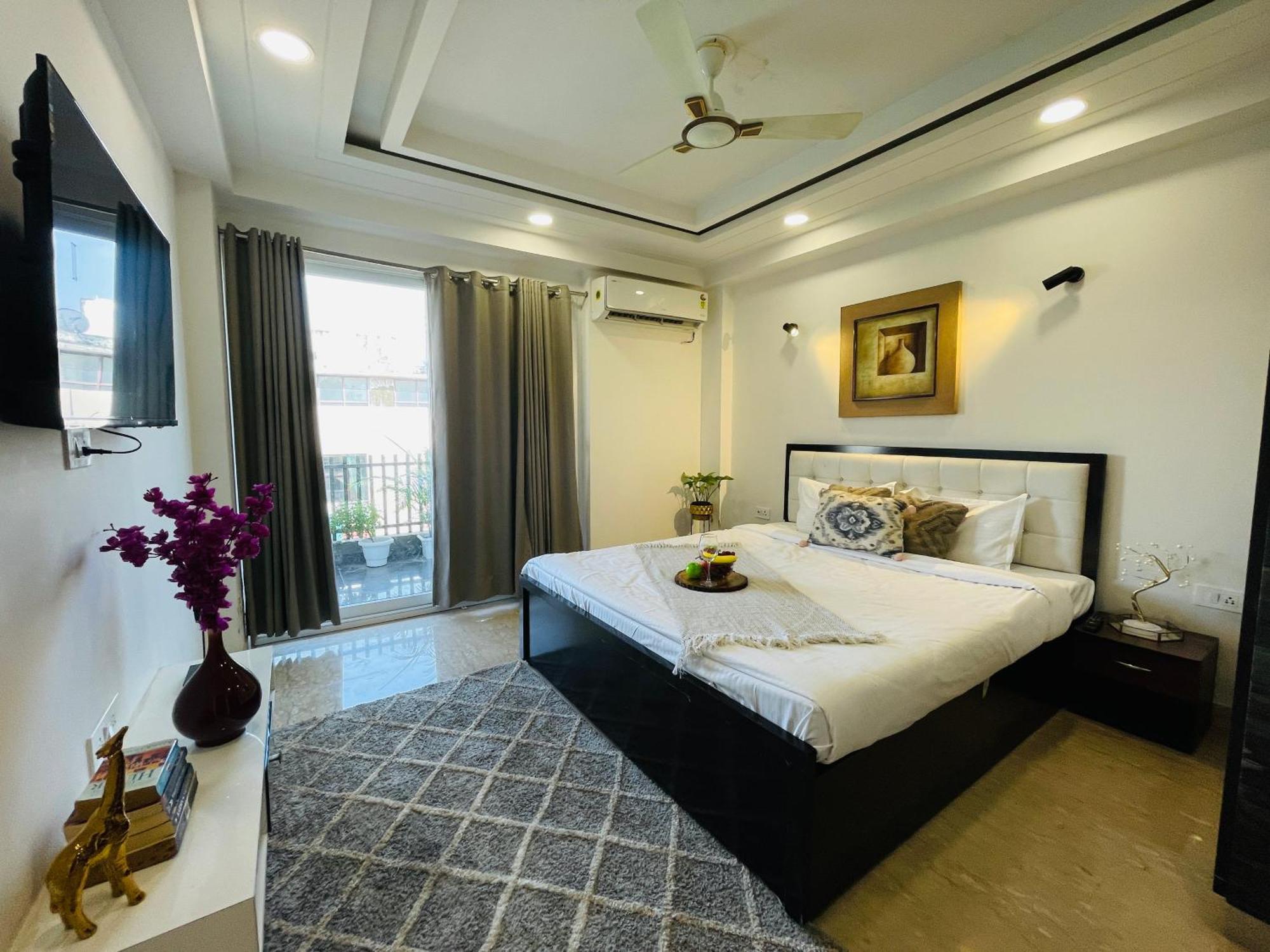 Bedchambers Serviced Apartments, Ardee City 구르가온 외부 사진