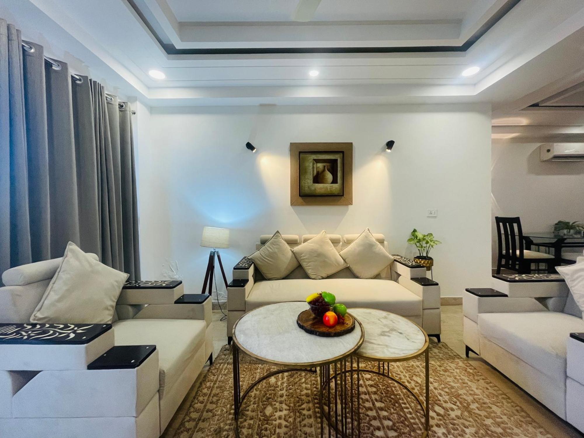 Bedchambers Serviced Apartments, Ardee City 구르가온 외부 사진