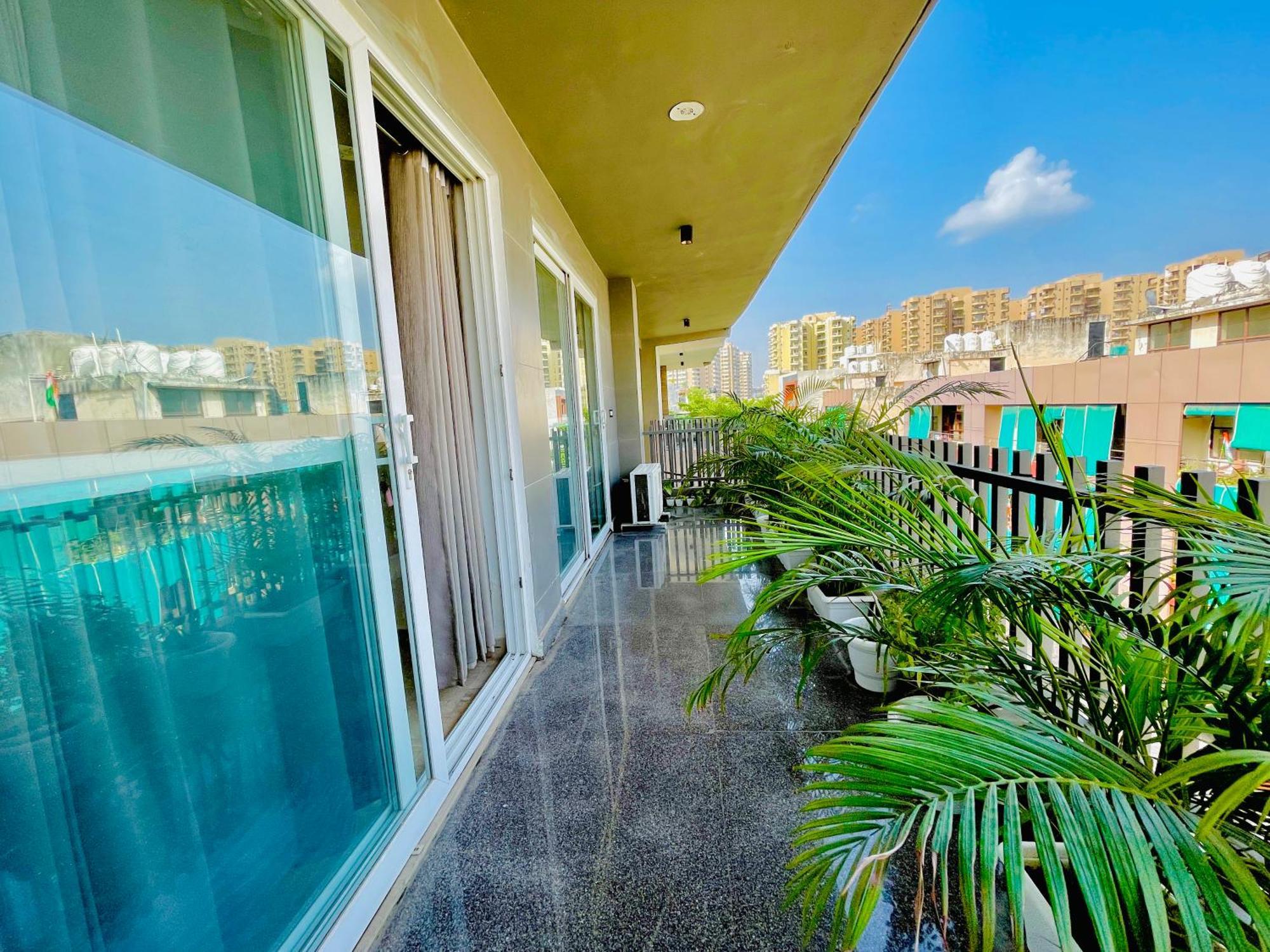 Bedchambers Serviced Apartments, Ardee City 구르가온 외부 사진