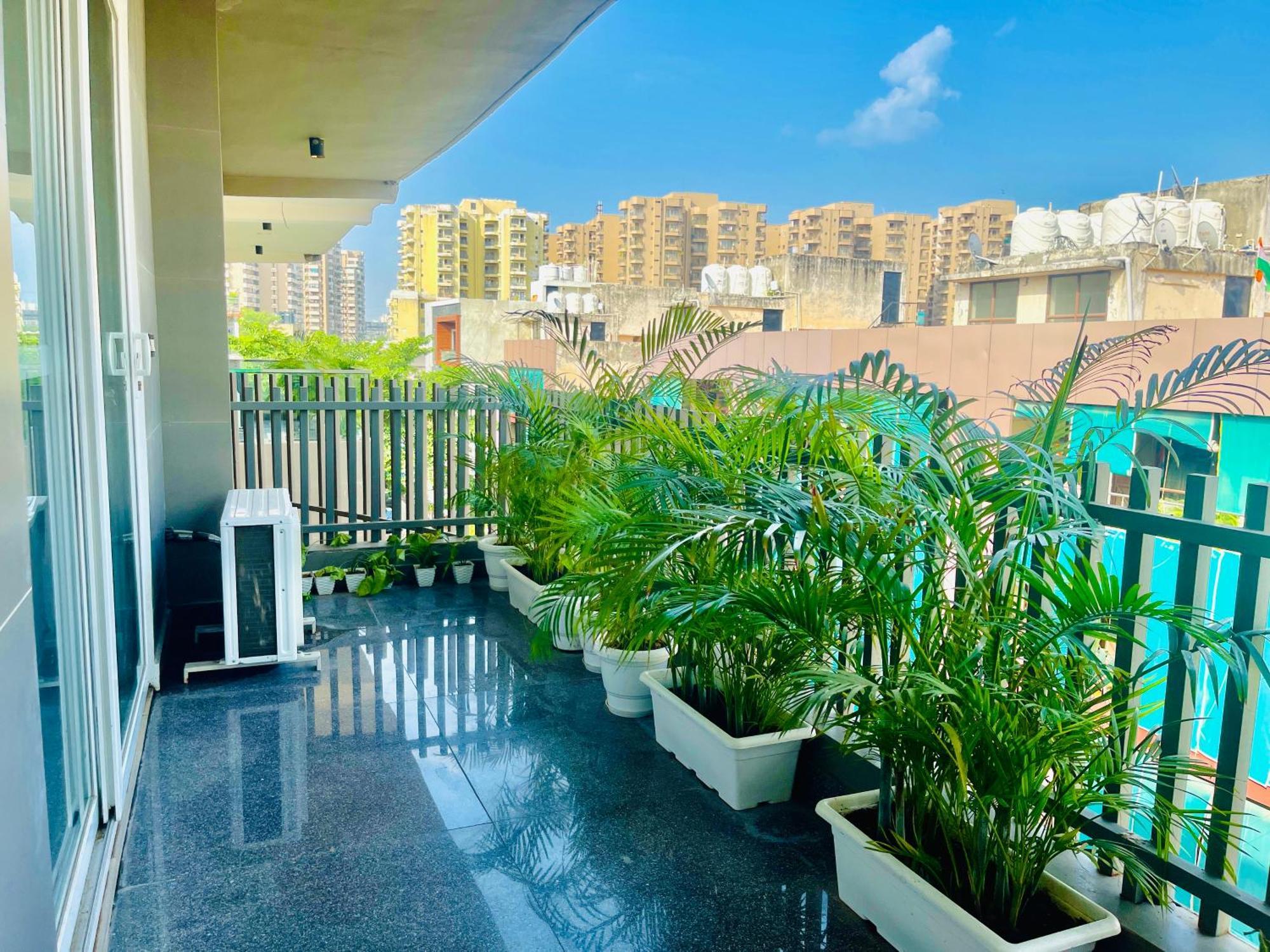 Bedchambers Serviced Apartments, Ardee City 구르가온 외부 사진